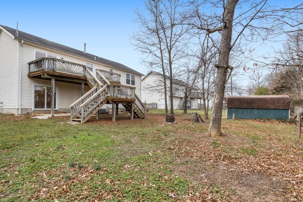 359 Montgomery Cir - Photo 4 of 44