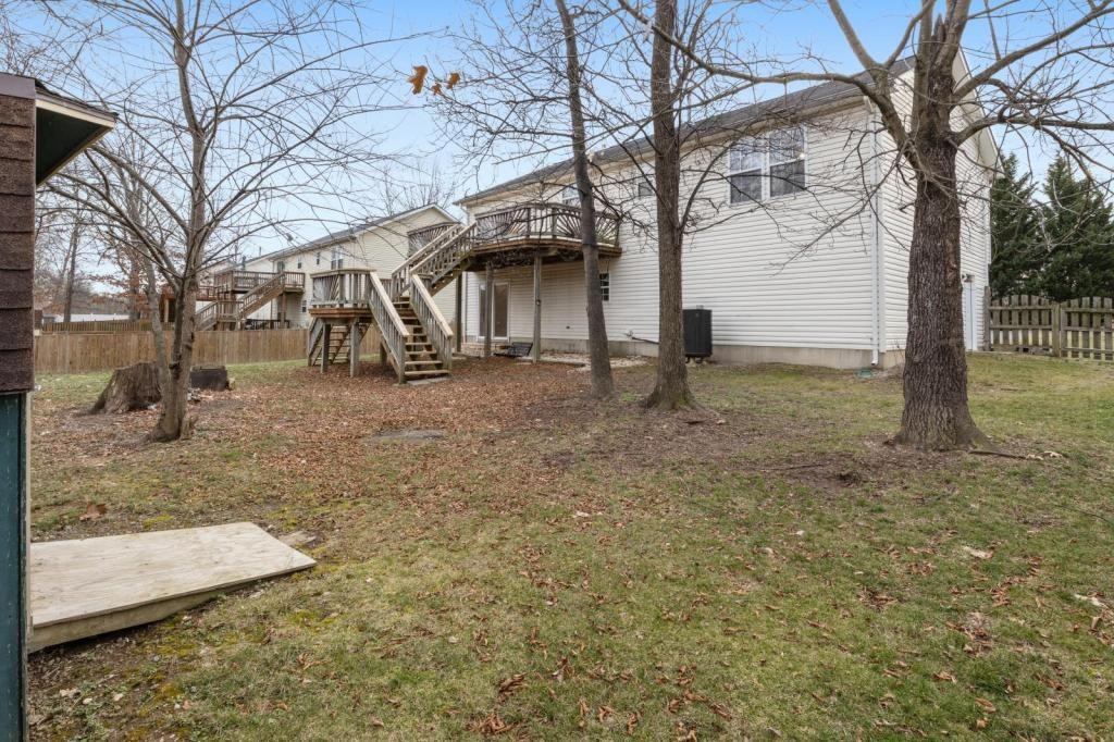 359 Montgomery Cir - Photo 6 of 44