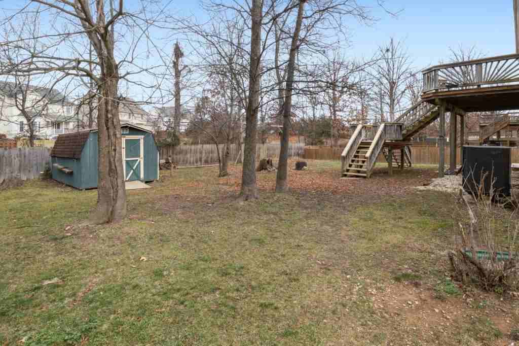 359 Montgomery Cir - Photo 7 of 44