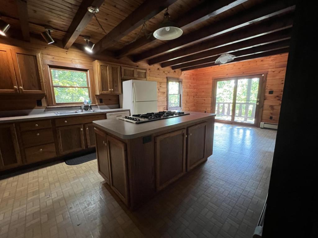 1327 Fairfield Rd - Photo 4 of 23