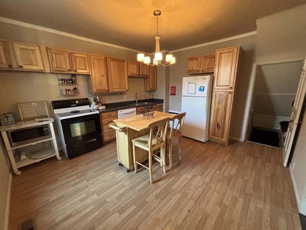 1145 W Platinum St - Photo 7 of 13