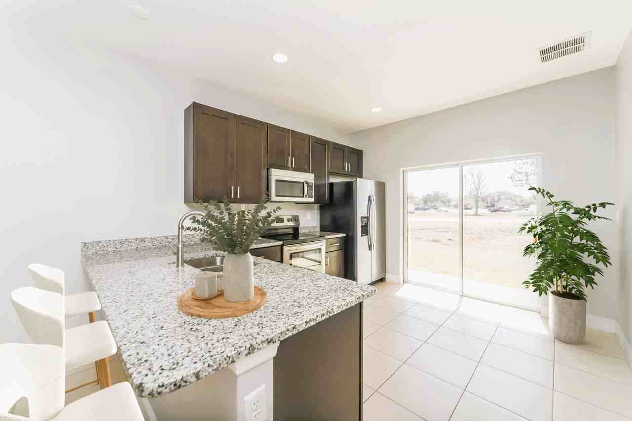 530 Imperial Pl - Photo 5 of 16