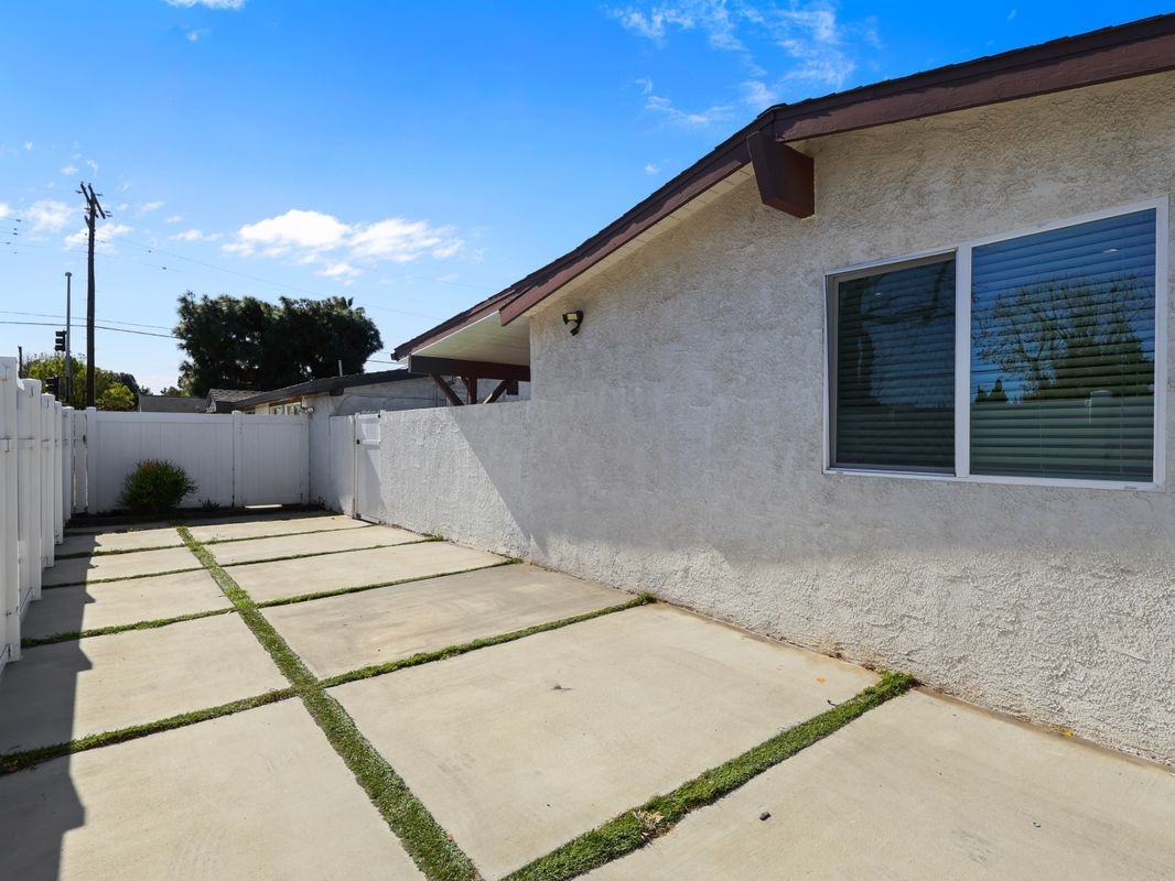 15803 Chatsworth St - Photo 2 of 13