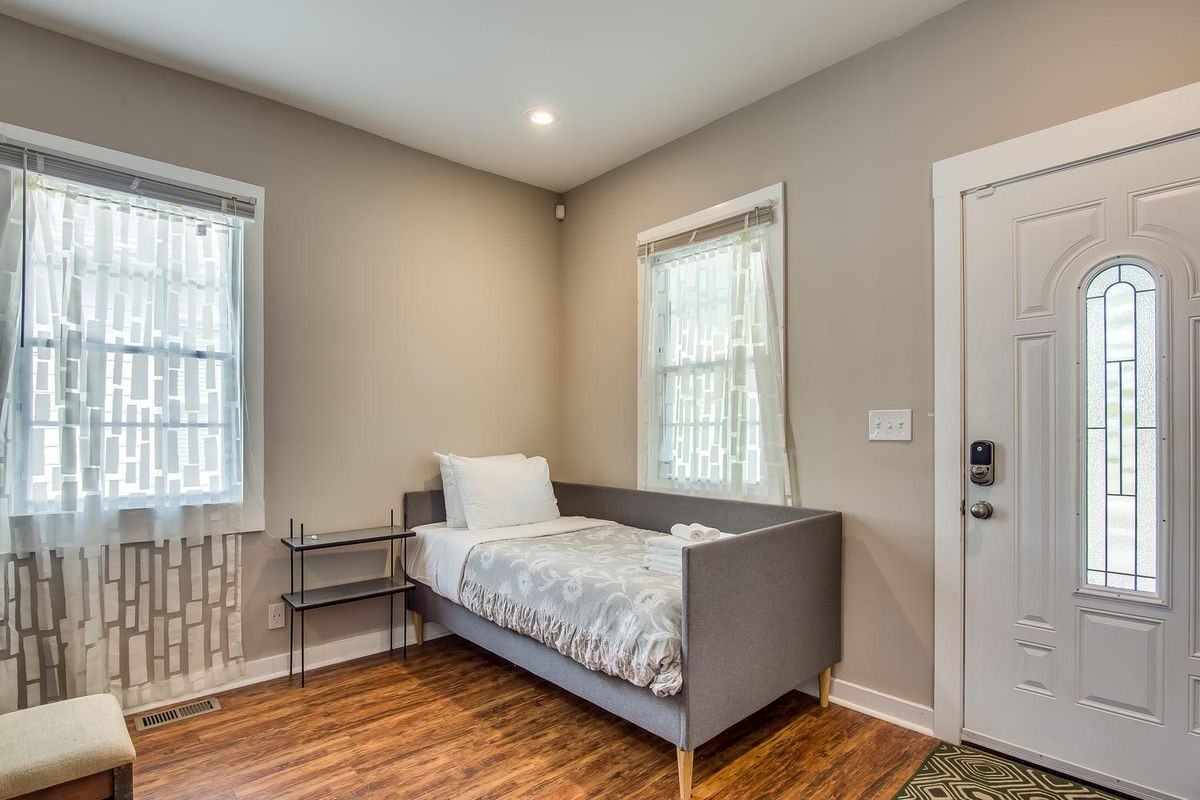 113 Lucile St - Photo 4 of 31