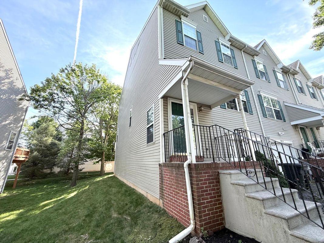 610 Brentwood Ct - Photo 2 of 49