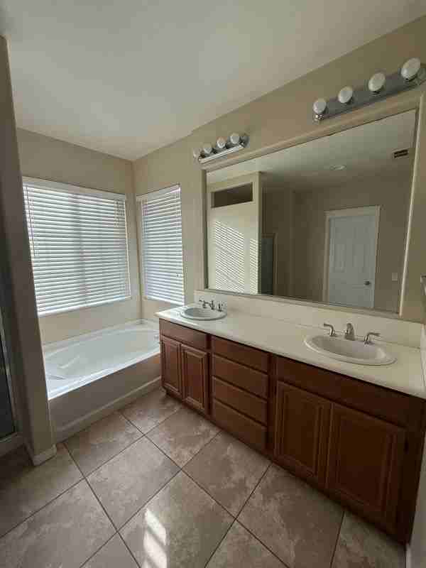 1781 Steinbeck Ave - Photo 7 of 10