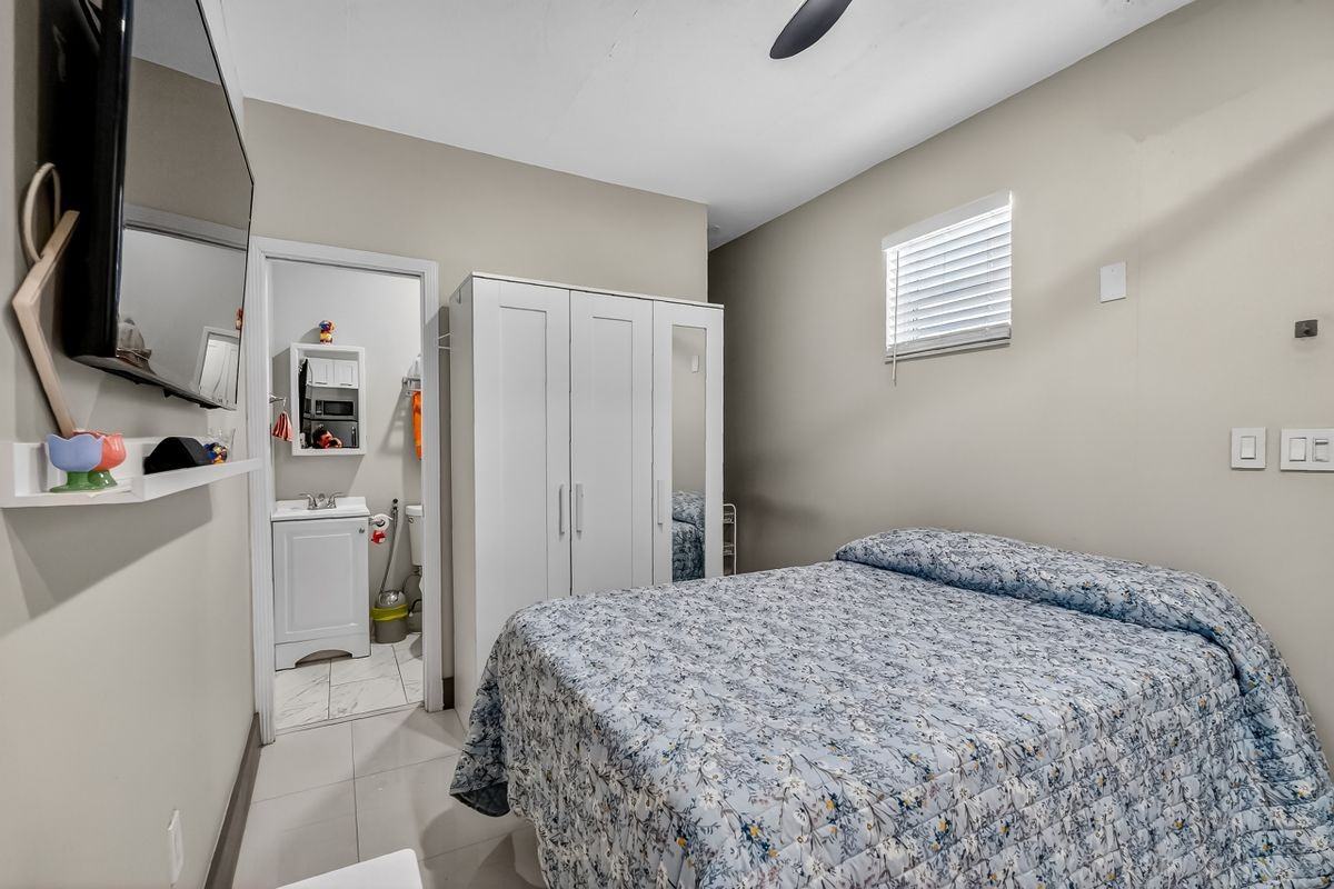 413 Sw 5th Ave - Photo 2 of 5