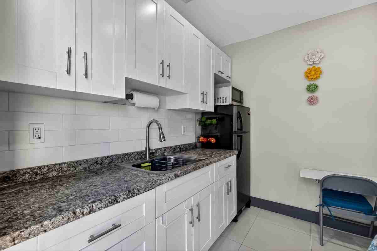 413 Sw 5th Ave - Photo 3 of 5