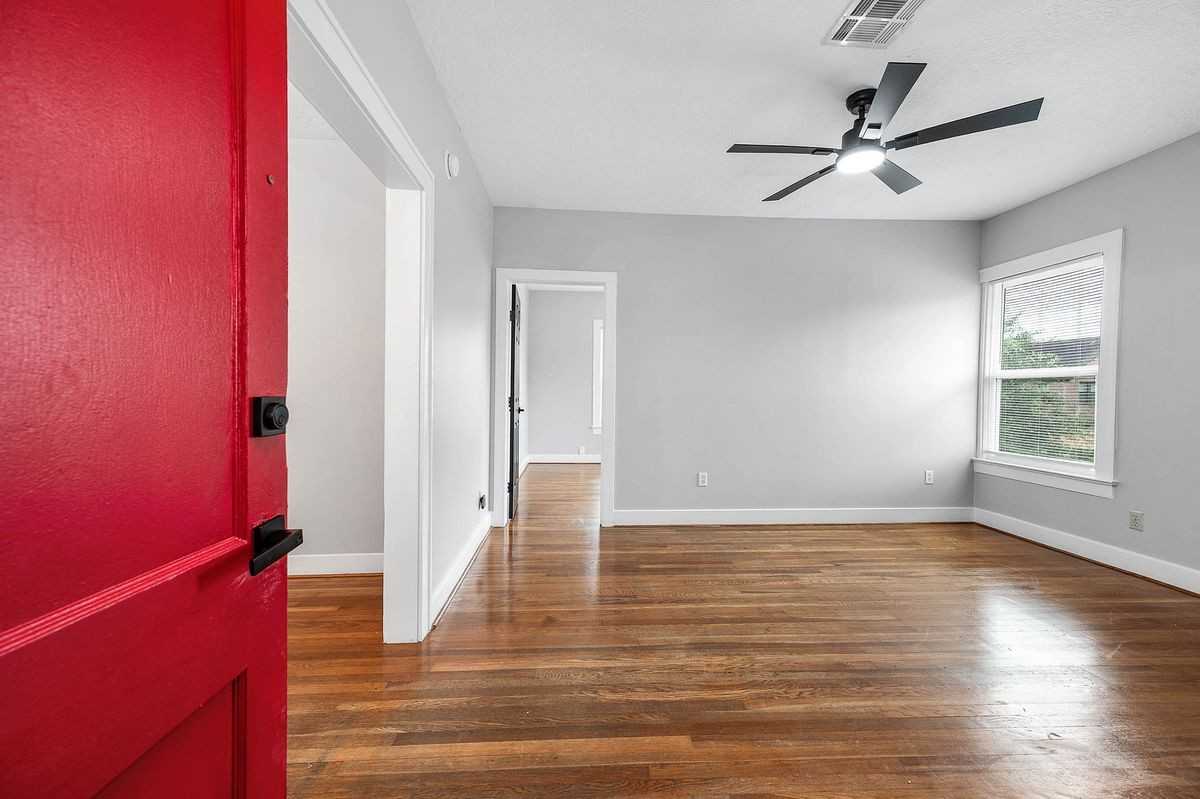 2509 Arbor St - Photo 4 of 22