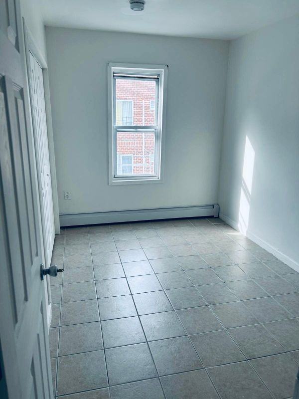 622 Saint Lawrence Ave - Photo 3 of 7