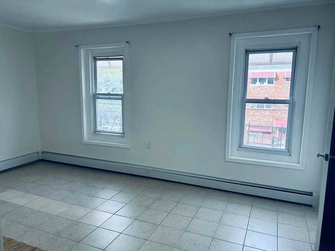 622 Saint Lawrence Ave - Photo 4 of 7