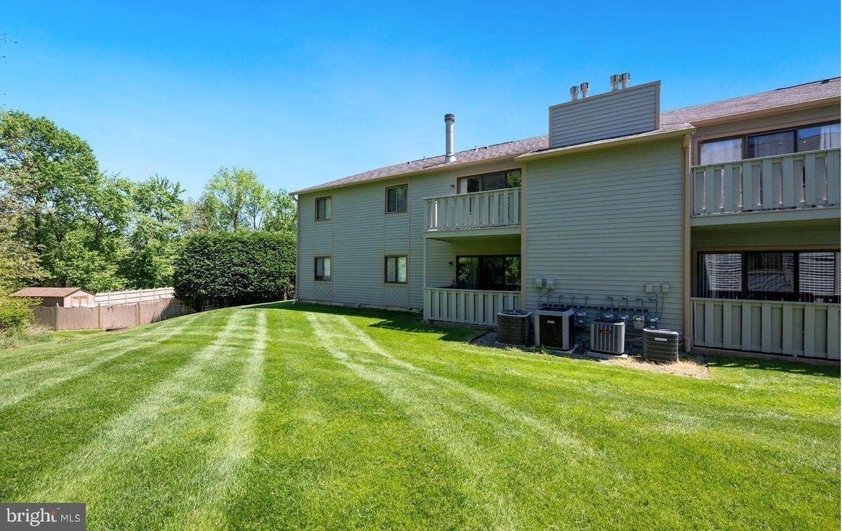 103 Woodhollow Dr - Photo 3 of 15