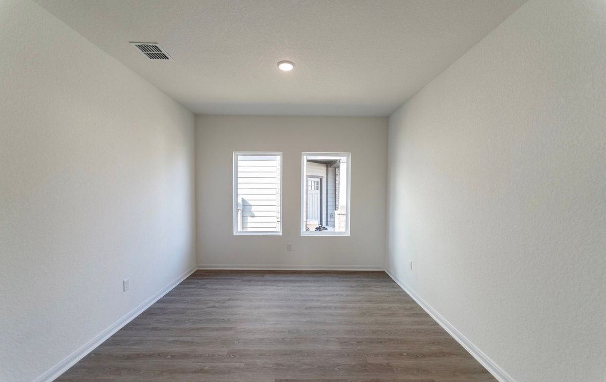 11130 Hollinger Cir - Photo 3 of 15