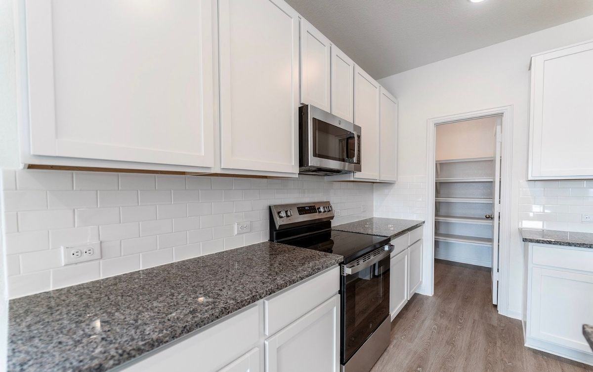 11130 Hollinger Cir - Photo 4 of 15