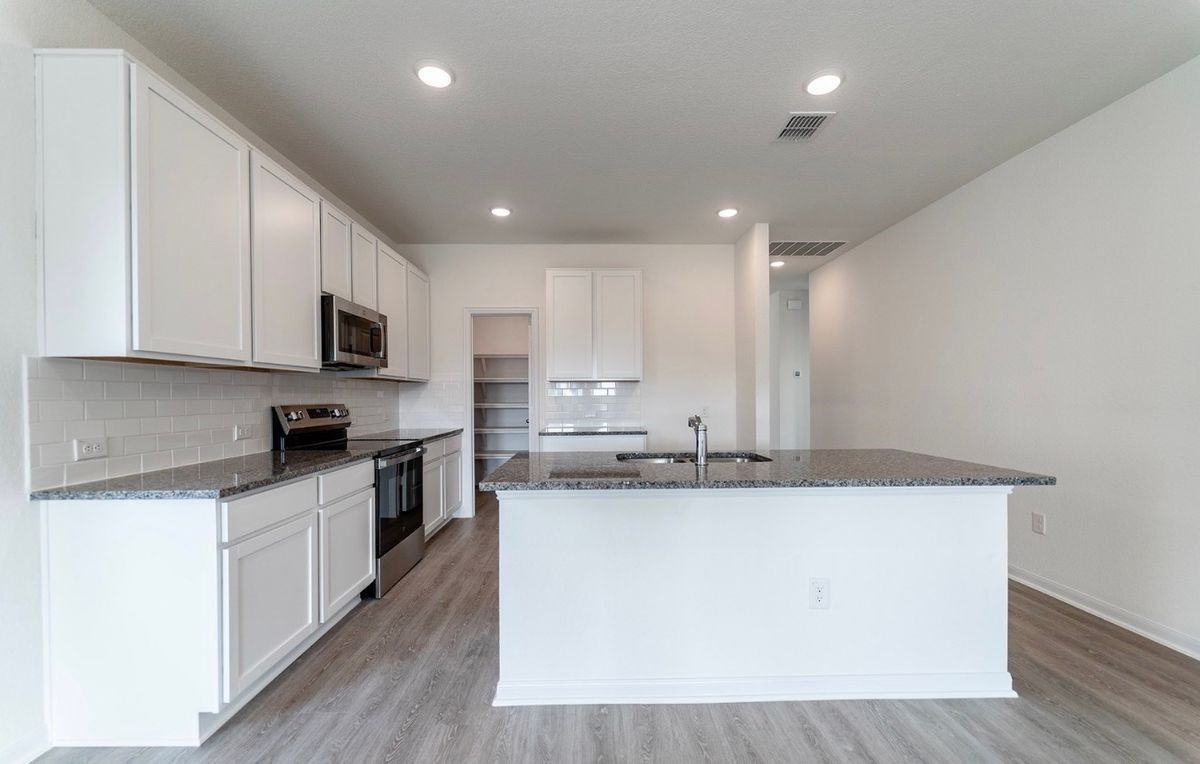 11130 Hollinger Cir - Photo 5 of 15