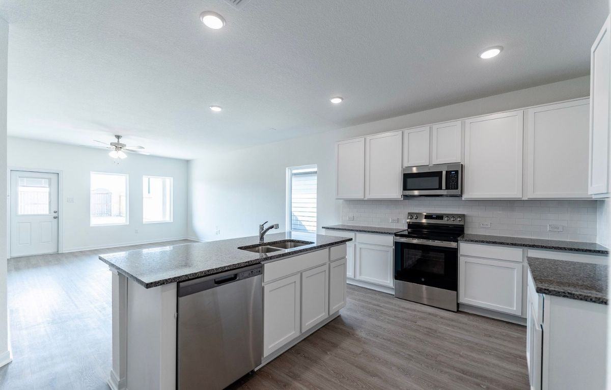 11130 Hollinger Cir - Photo 6 of 15
