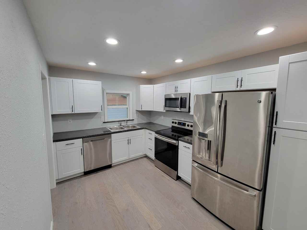 1537 N 8th St - Photo 4 of 12