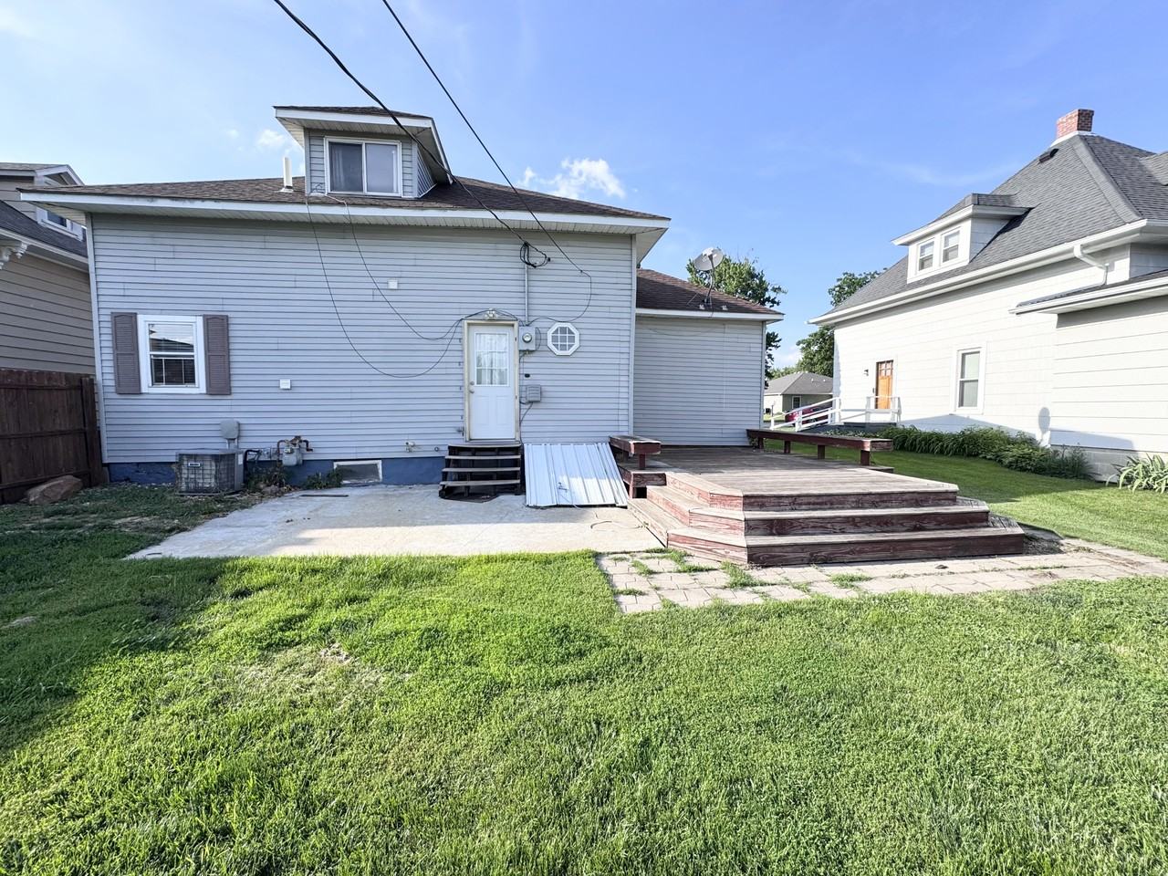 406 E Main St - Photo 4 of 16
