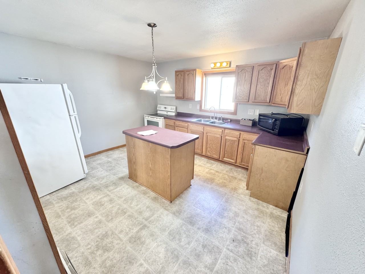 406 E Main St - Photo 6 of 16