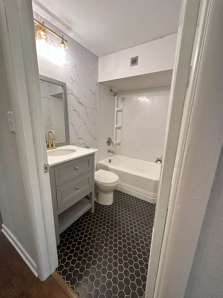 1844 Grand Ave #5 - Photo 4 of 13