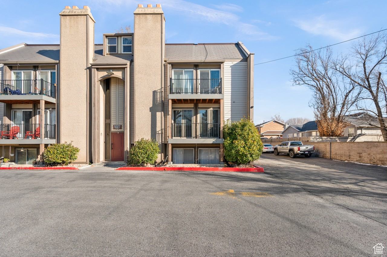 5327 S St #D - Photo 2 of 17