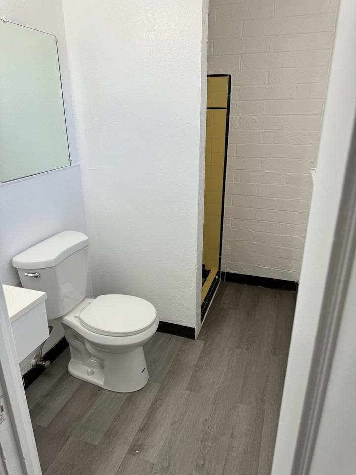 221 S Main Ave #9 - Photo 4 of 7