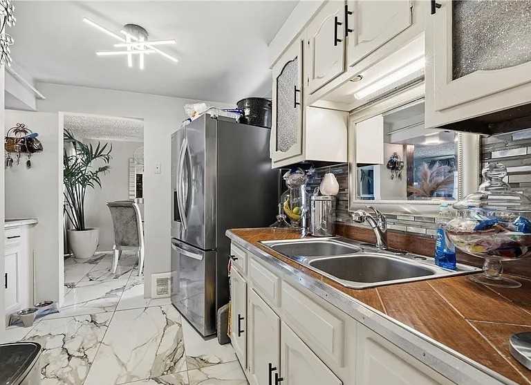 19406 Wickfield Ave - Photo 6 of 10