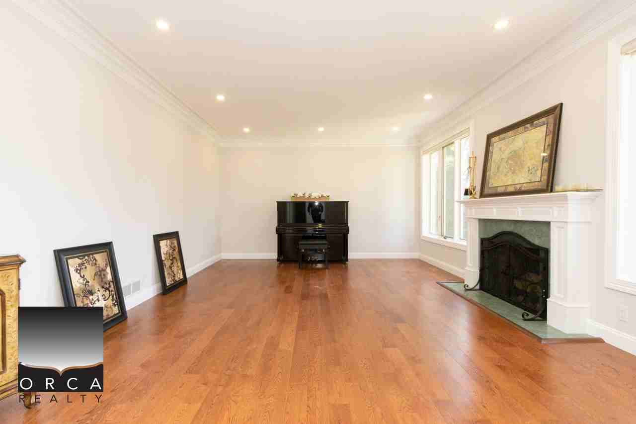 6858 Wiltshire St - Photo 3 of 39