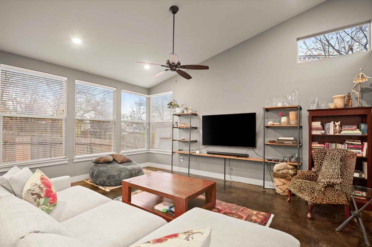 1302 Delano St #A - Photo 3 of 27