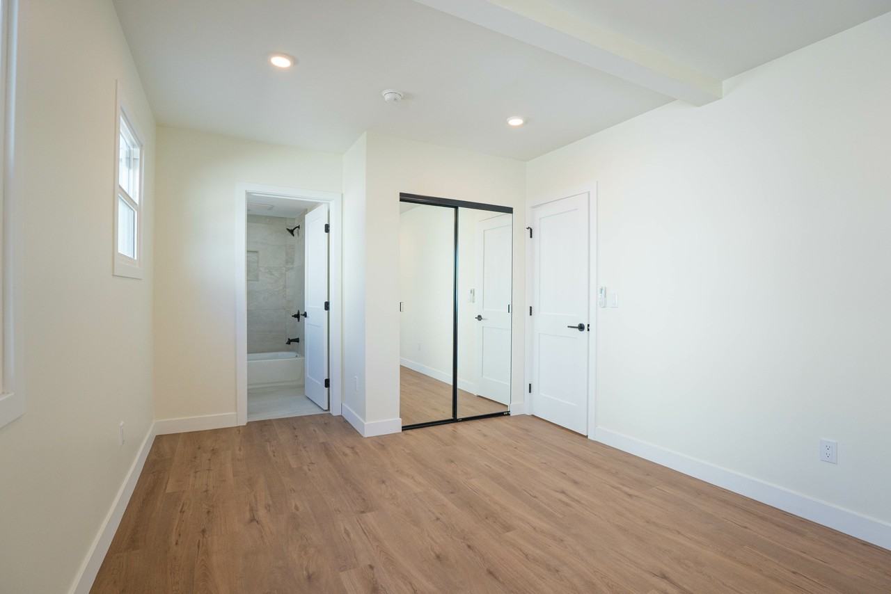 1038 S Westmoreland Ave - Photo 7 of 17