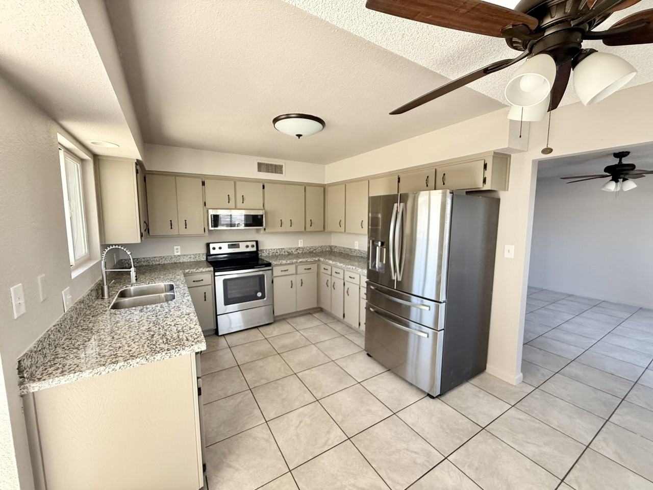 1265 S 13th Ave - Photo 2 of 22
