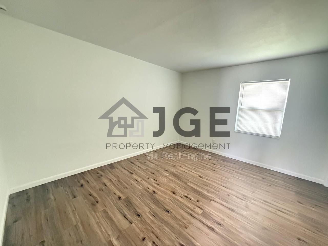 198 Charlotte Ave - Photo 5 of 8