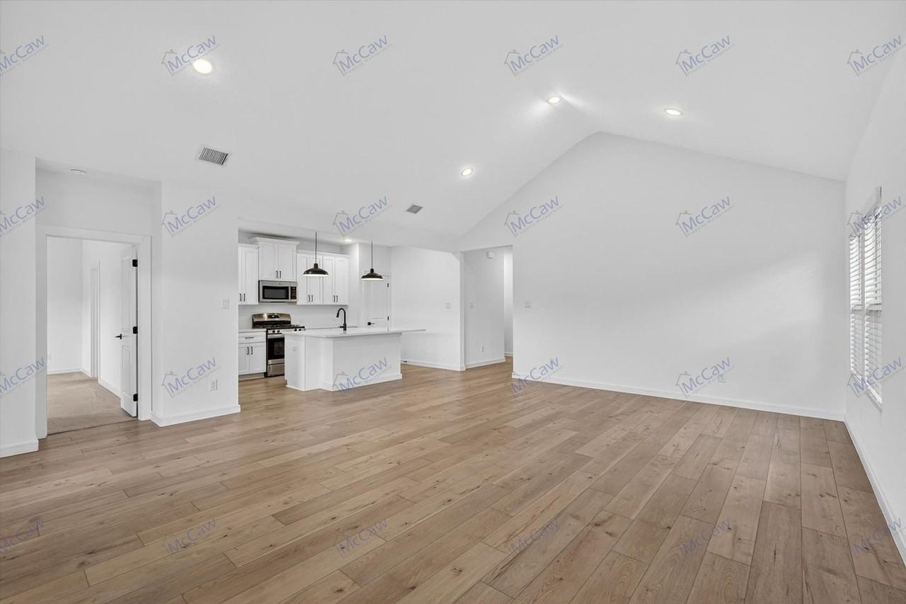 2516 Tahoe Dr - Photo 3 of 21