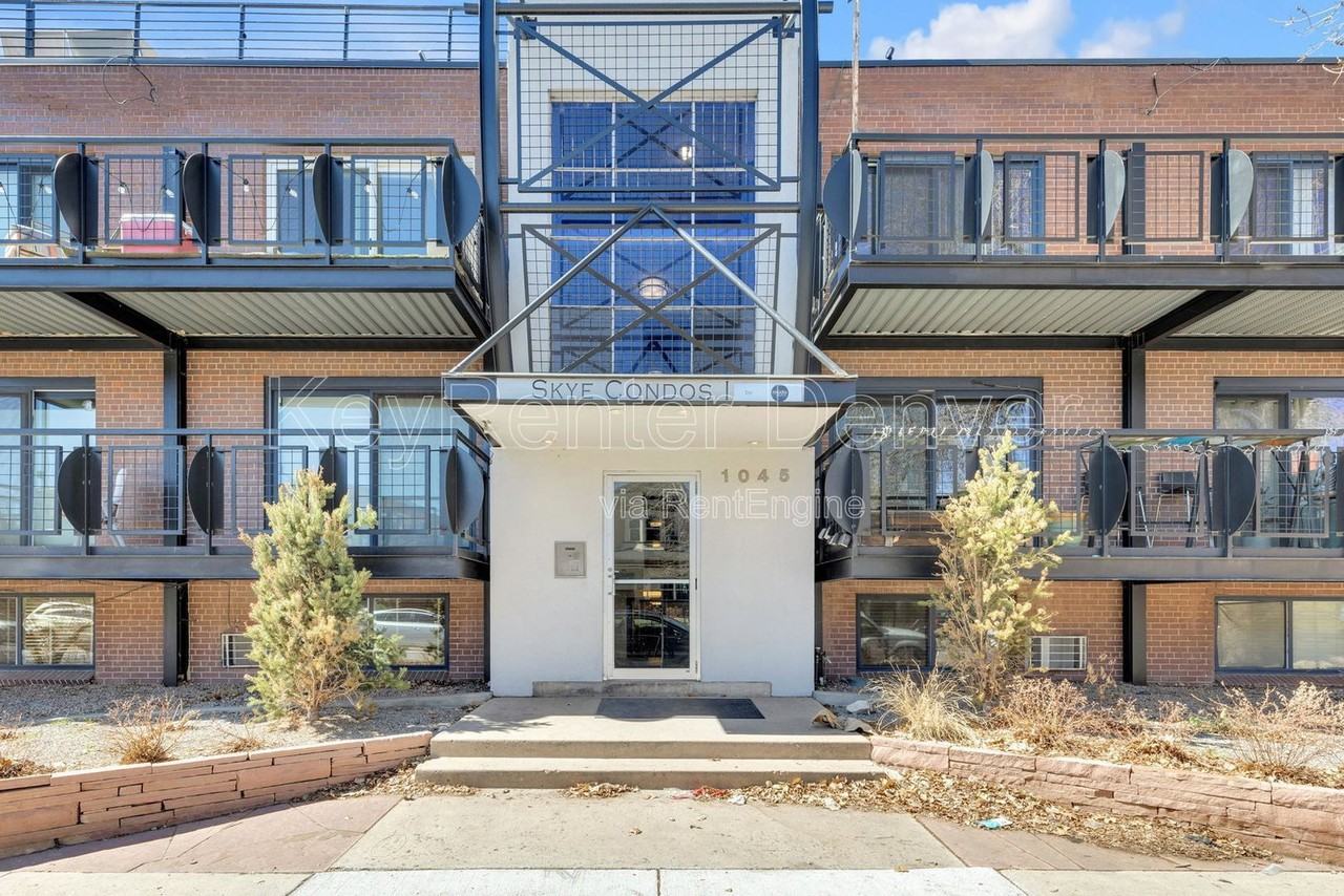 1045 N Clarkson St #207