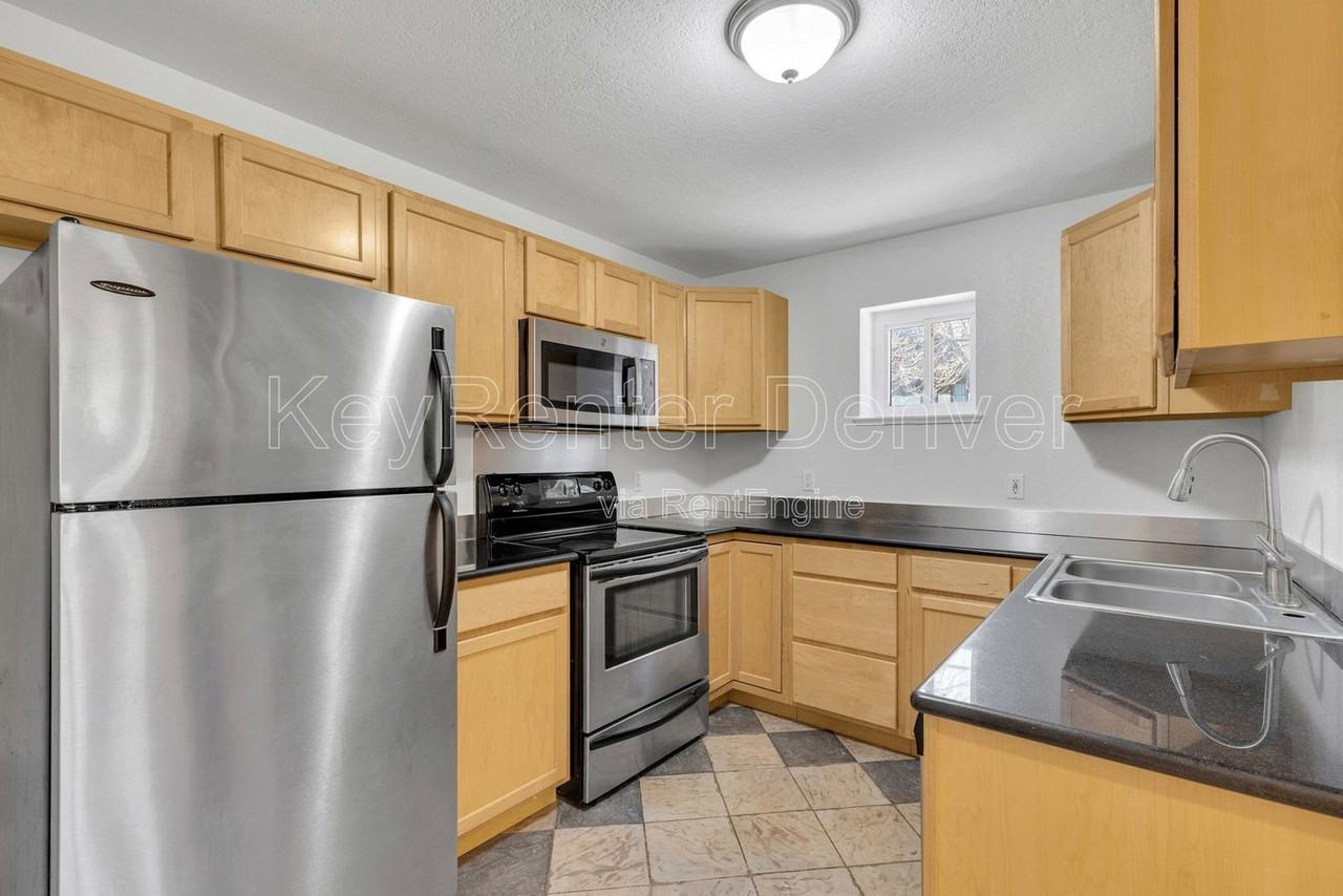 1045 N Clarkson St #207 - Photo 3 of 17