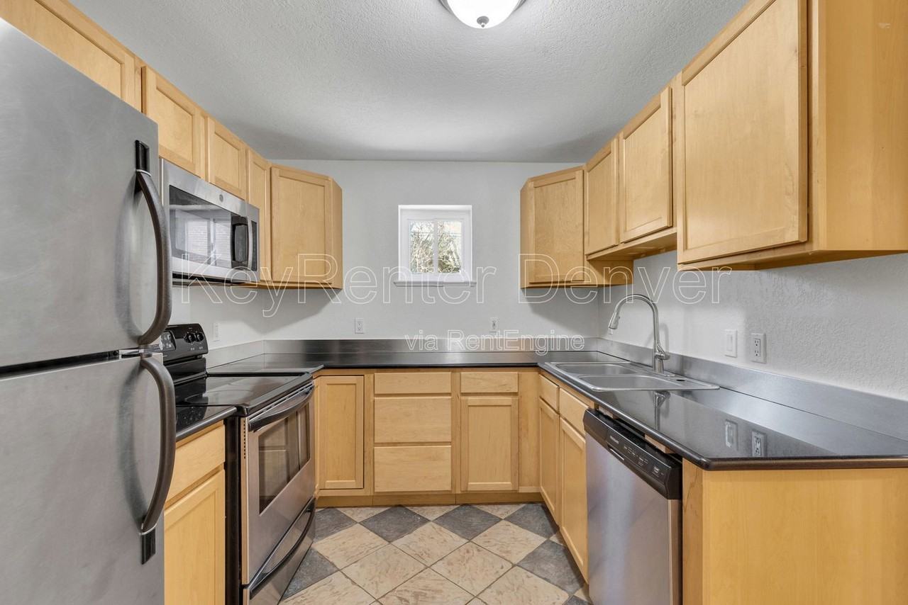 1045 N Clarkson St #207 - Photo 4 of 17