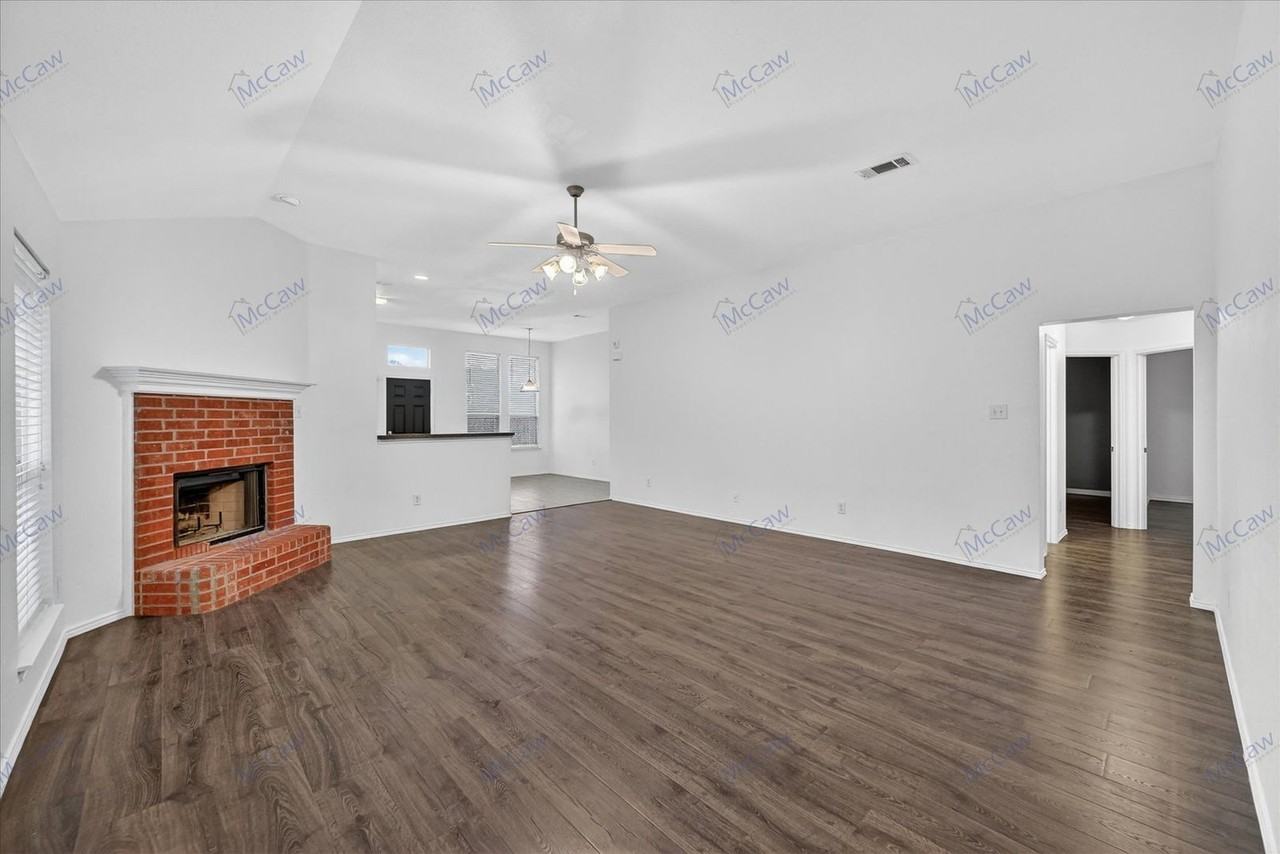 342 Leisure Ln - Photo 3 of 21