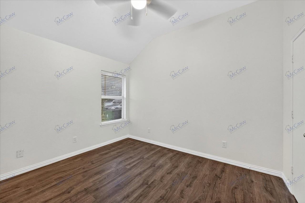 342 Leisure Ln - Photo 4 of 21