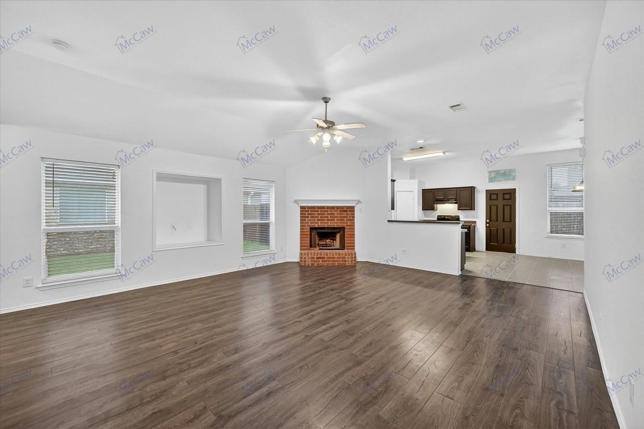 342 Leisure Ln - Photo 5 of 21