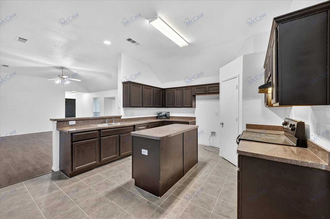 342 Leisure Ln - Photo 6 of 21