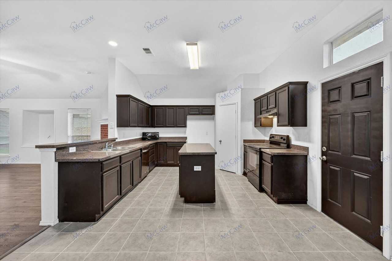 342 Leisure Ln - Photo 7 of 21