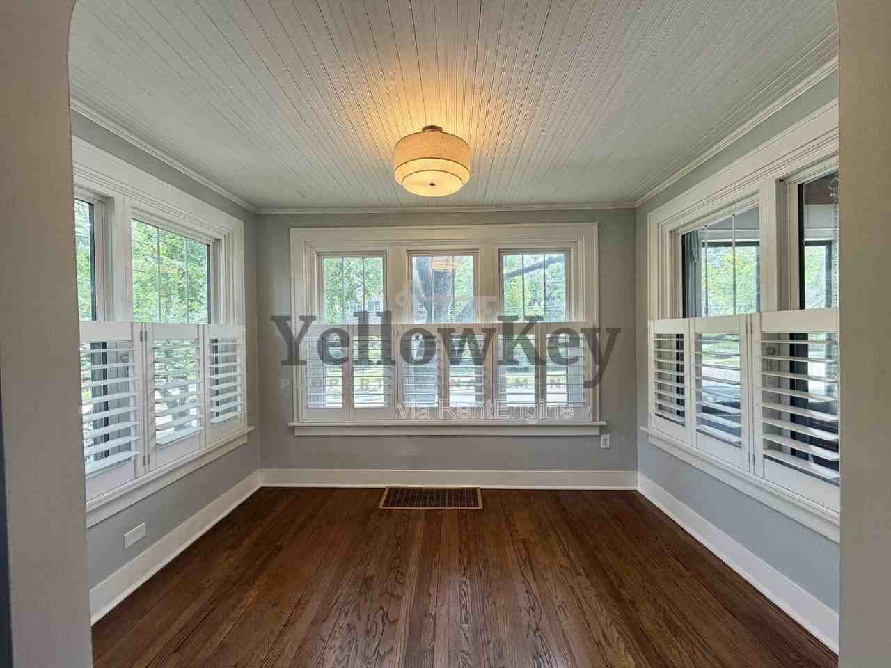 376 Hill Ave - Photo 4 of 22