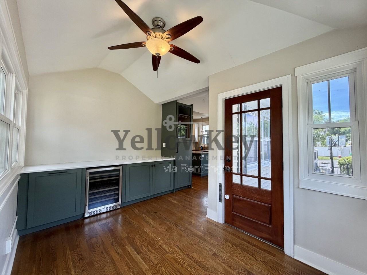 376 Hill Ave - Photo 7 of 22