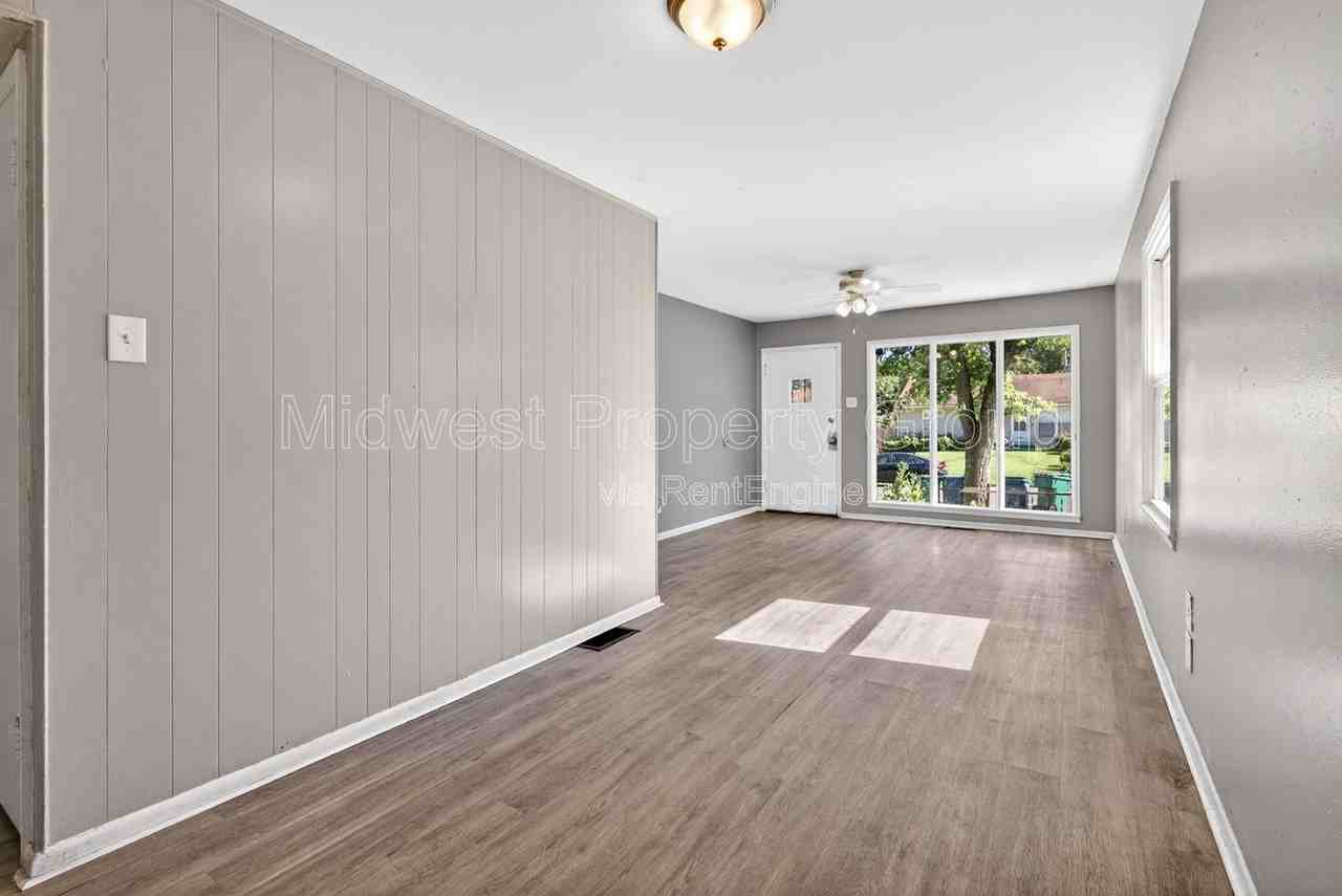 345 Caithness Rd - Photo 2 of 27