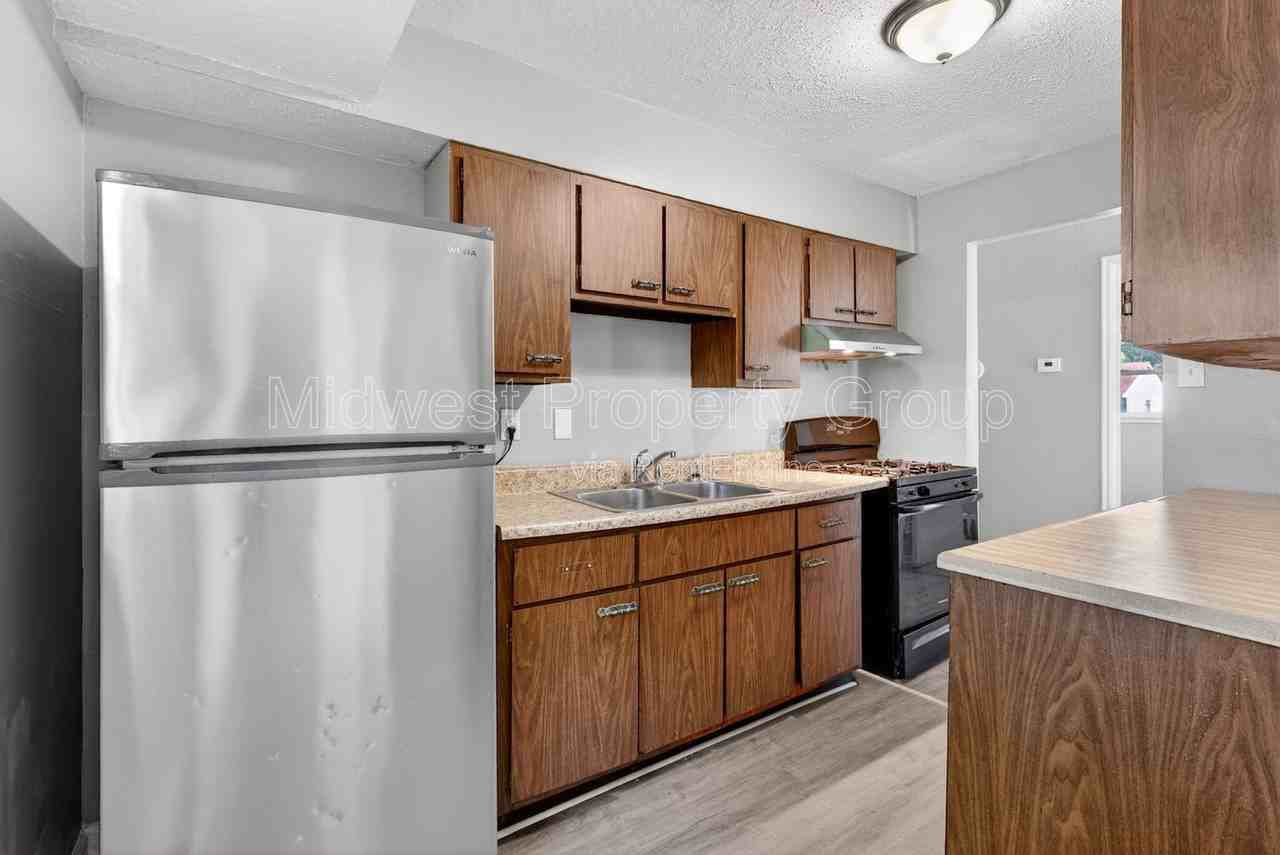 345 Caithness Rd - Photo 4 of 27
