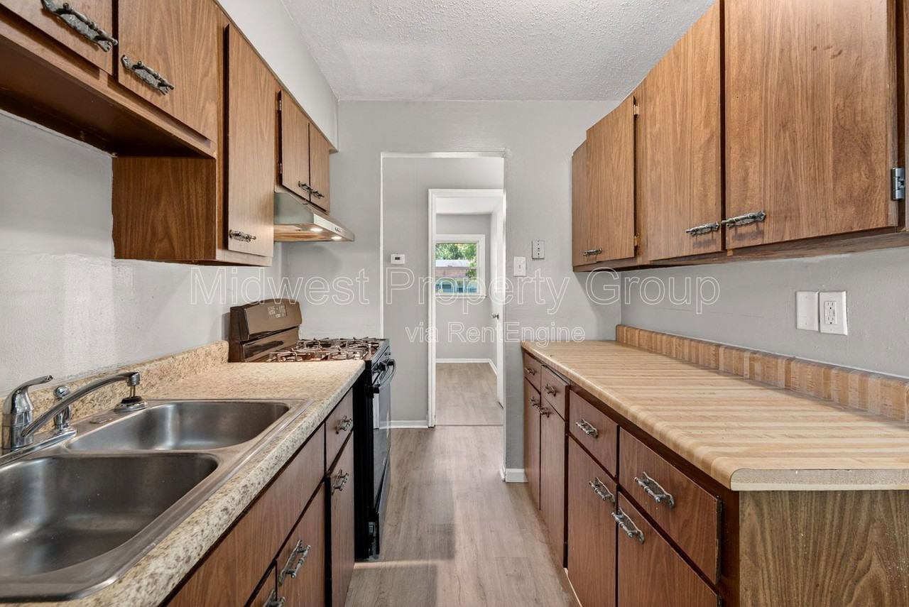 345 Caithness Rd - Photo 6 of 27