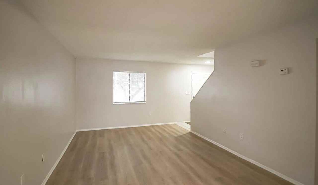219 Debora Ct - Photo 3 of 7