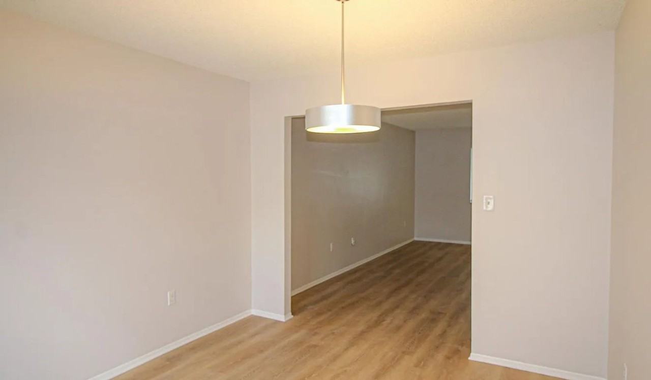 219 Debora Ct - Photo 4 of 7