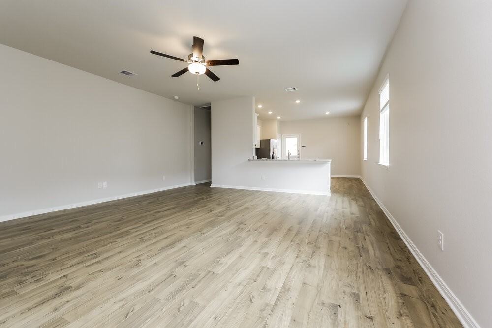 15663 Plum Brook Dr - Photo 4 of 16