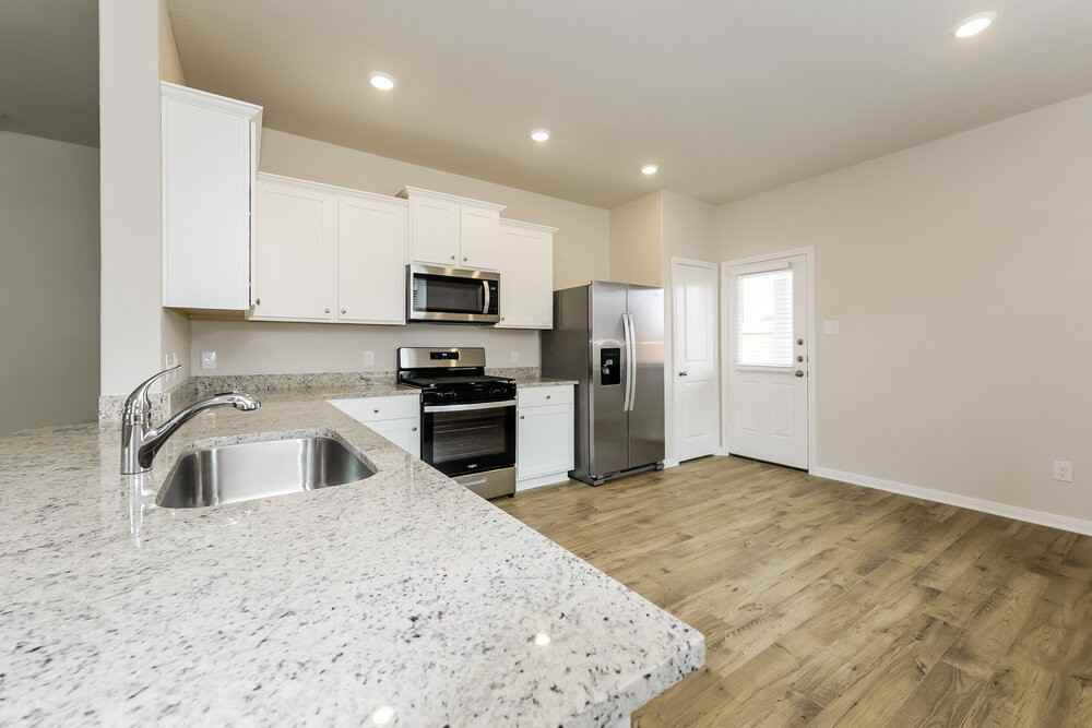 15663 Plum Brook Dr - Photo 5 of 16